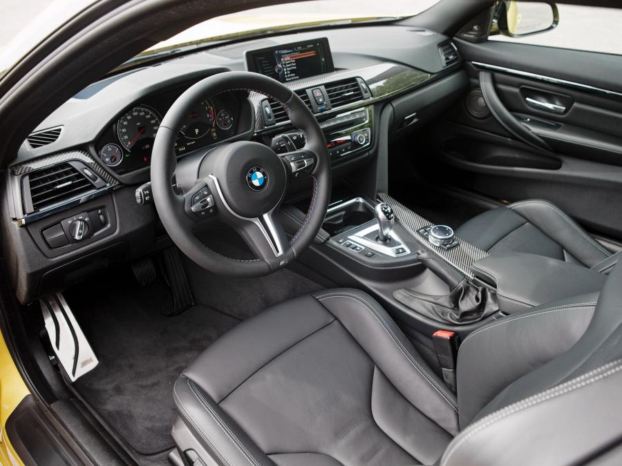  BMW M4 Coupe 2015 года  (US) (фото 6 из 16)